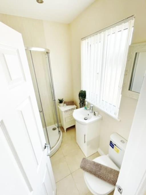 5 Bedroom, Sleeps 9 - Base To Explore Liverpool And Beyond Exterior foto